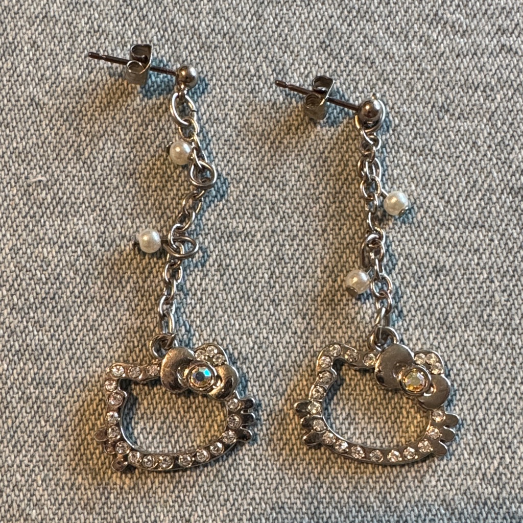 Sanrio Hello Kitty Elegant Silver Dangle Earrings With Crystal & Pearl Accents